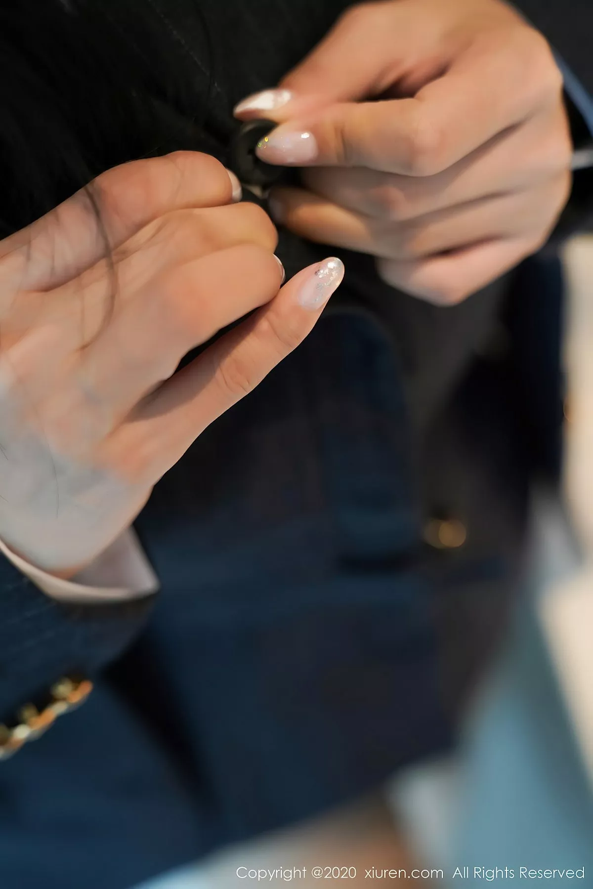 秀人集.com_[XiuRen秀人网]No.2564_嫩模小蛮妖Yummy职场白衬衫黑短裙半脱露超薄肉丝裤袜诱惑写真70P