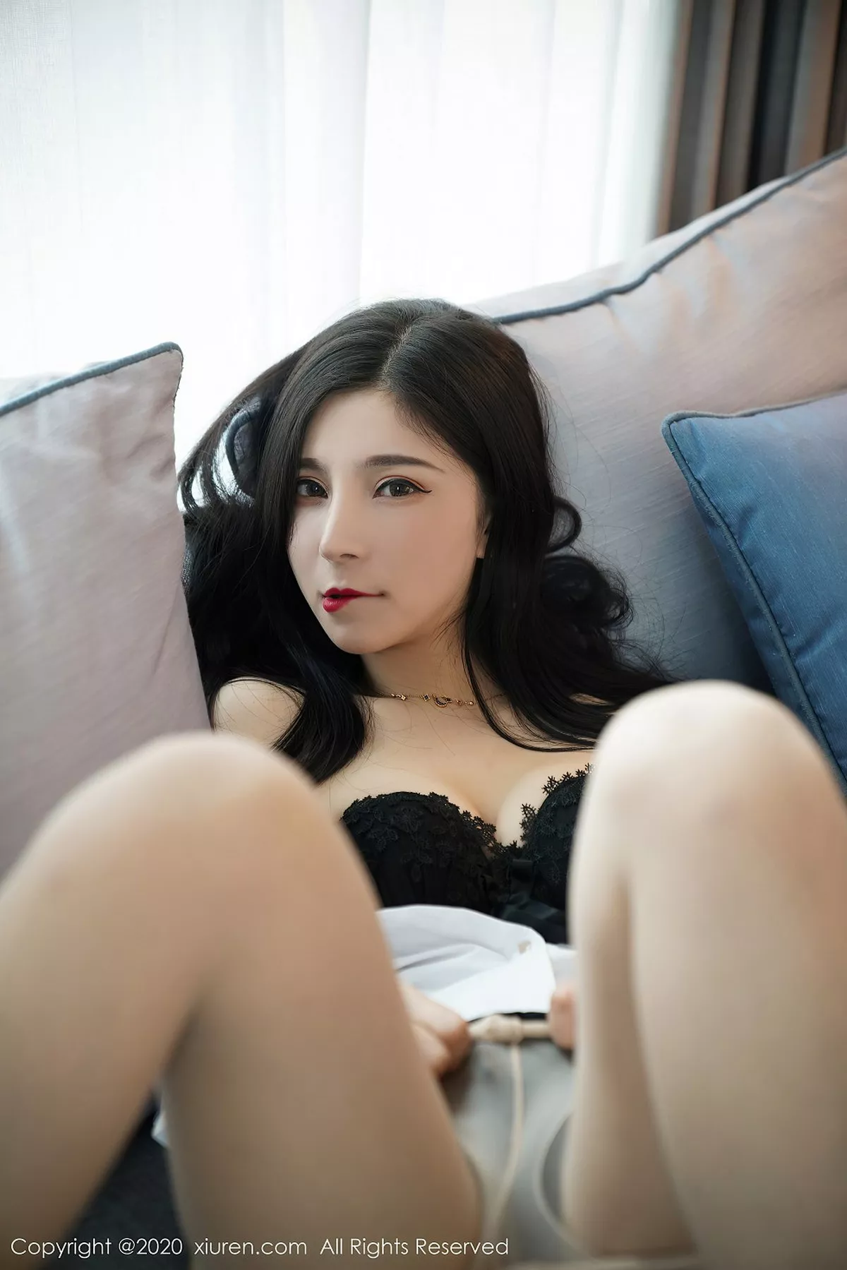 秀人集.com_[XiuRen秀人网]No.2564_嫩模小蛮妖Yummy职场白衬衫黑短裙半脱露超薄肉丝裤袜诱惑写真70P