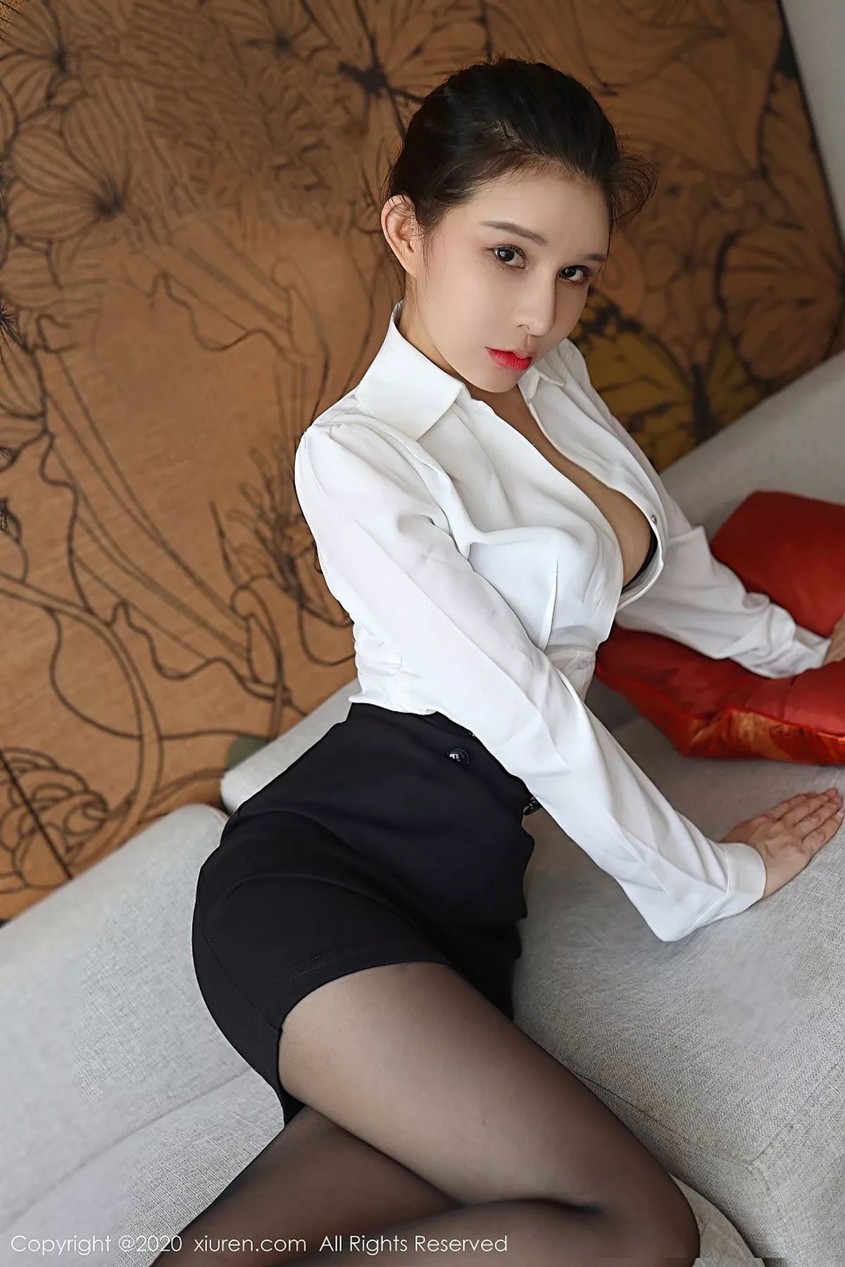 秀人集.com_[XiuRen秀人网]No.2596_嫩模张雨萌职场OL制服主题白衬衫配黑短裙黑丝裤袜秀翘臀诱惑写真53P